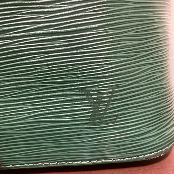 Louis Vuitton Petit Noe Epi Leather Green/Red Shoulder Bag - Picture 2 of 15